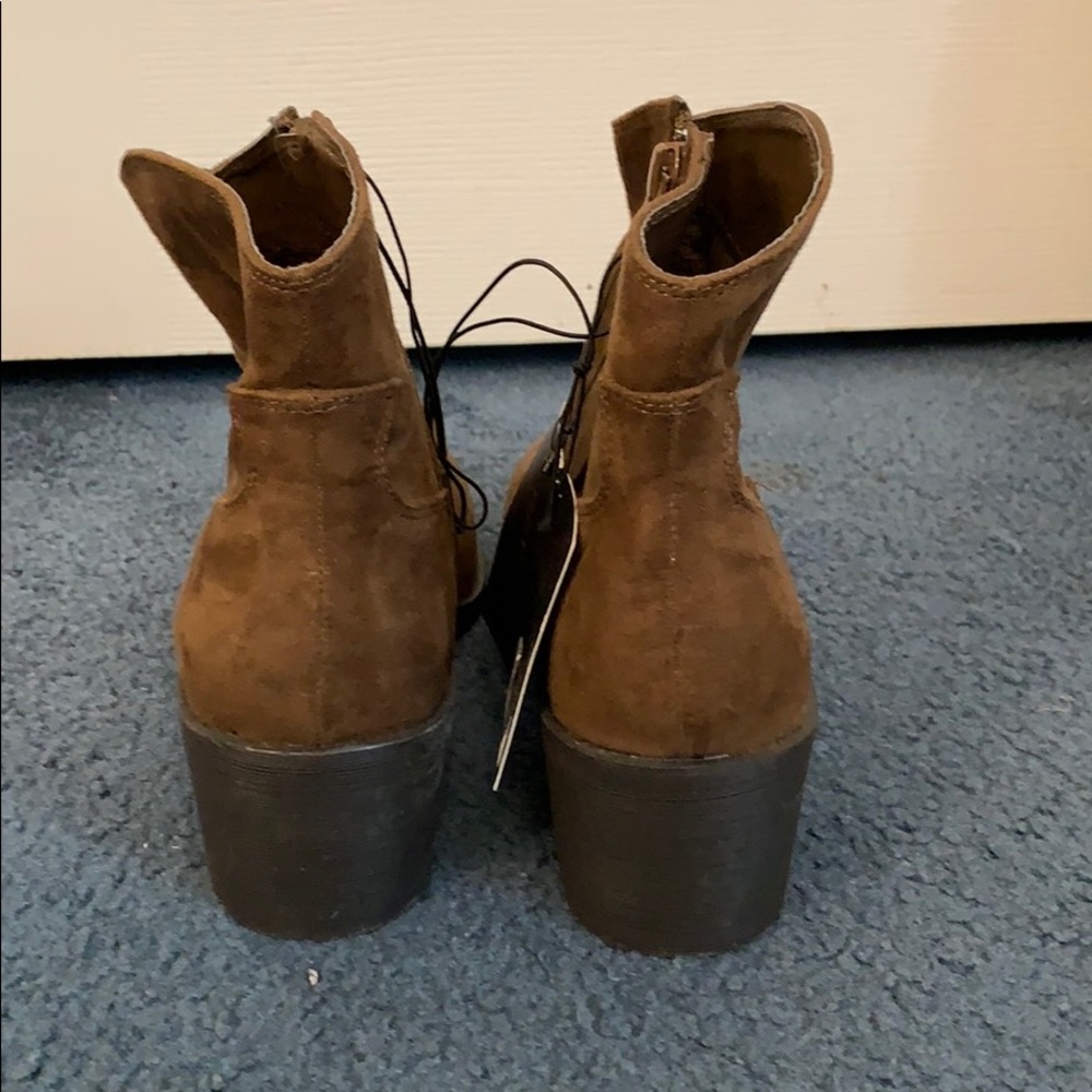 NEW BOOTIES - Picture 3 of 4